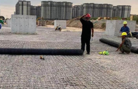 嘉荫土工格栅铺设前地基要怎么处理？